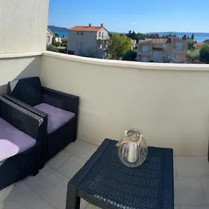 https://apartment-ab-kastela.hotels-in-trogir.com